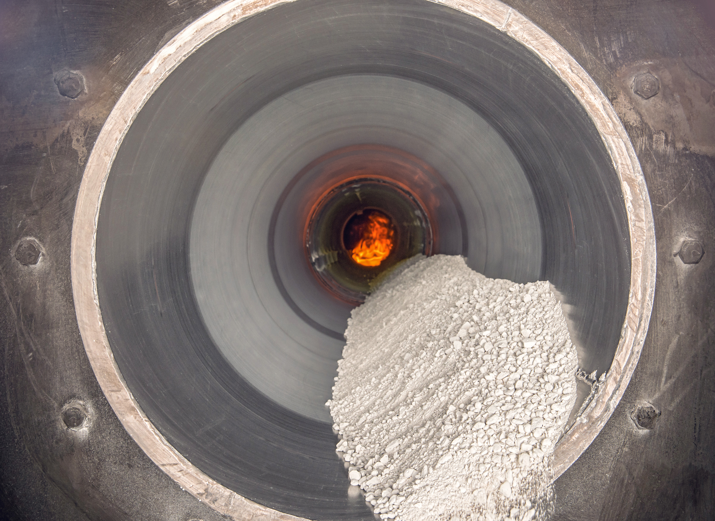 Indirect fired rotary kiln tube with bulk solid material and flame at IBU-tec for scale-up and process trials as well as tolling production with processes like calcination, drying and pyrolysis